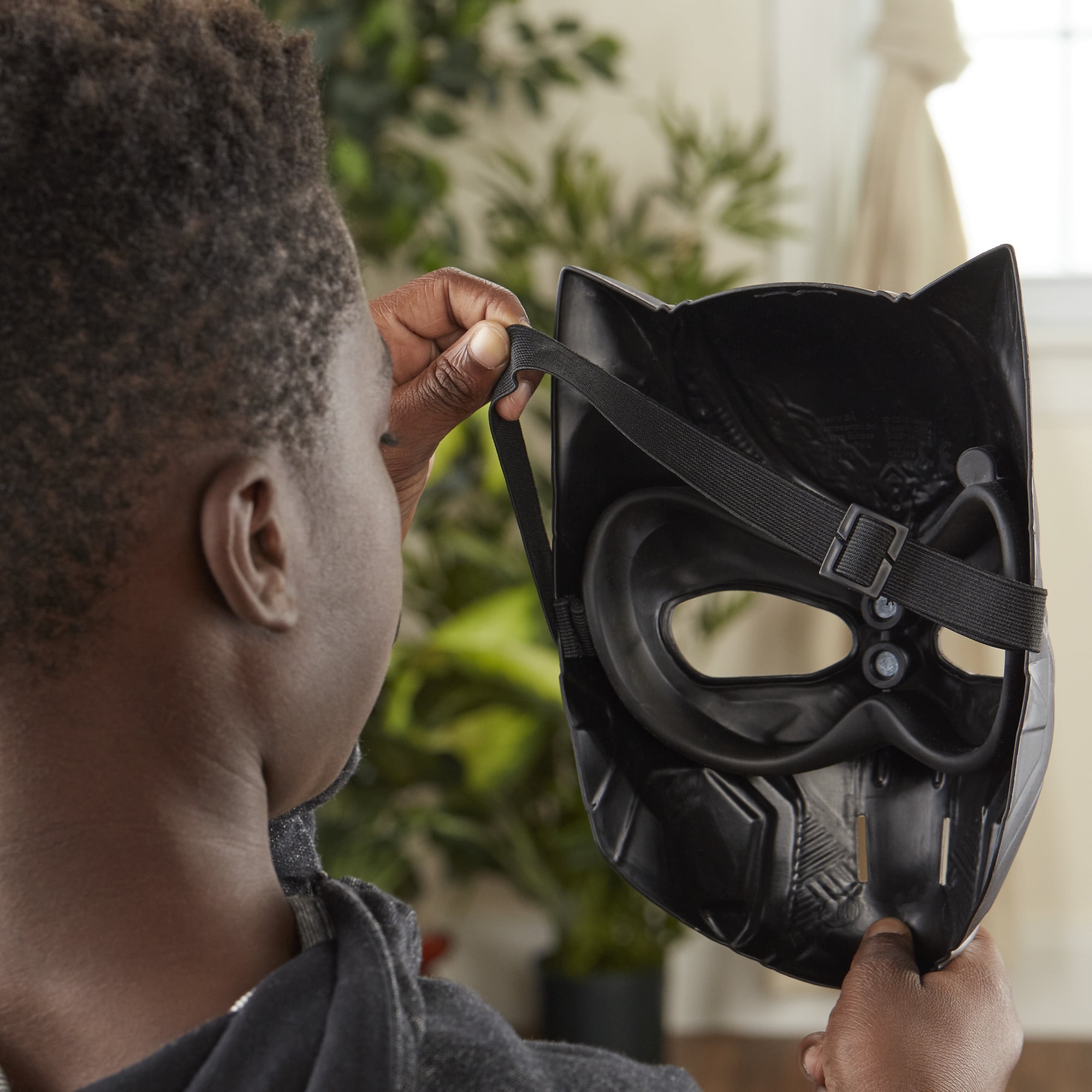 Marvel Black Panther Black Panther Basic Mask, Ages 5 and up.