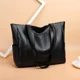 thumbnail image 3 of Bolso grande con textura de cuero suave, nuevo bolso versátil, versión coreana, bolso de mano de gran capacidad, bolso de hombro retro simple, 3 of 4