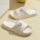 thumbnail image 4 of Zapatillas con estampado de oso para mujer y hombre, sandalias suaves de dibujos animados, antideslizantes, cómodas, para el baño y el aire libre, Verano, 4 of 5
