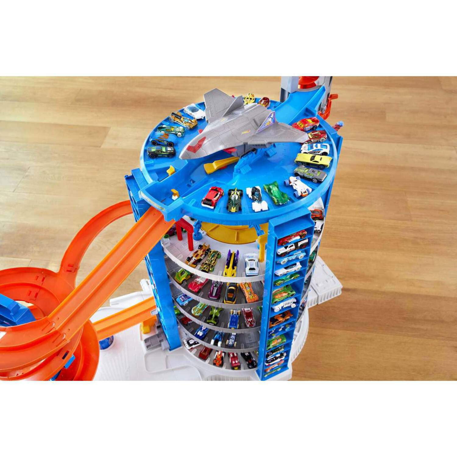 Hot Wheels Track Set with 4 1:64 Scale Toy Cars, Super Ultimate Garage, Over 3-Feet Tall