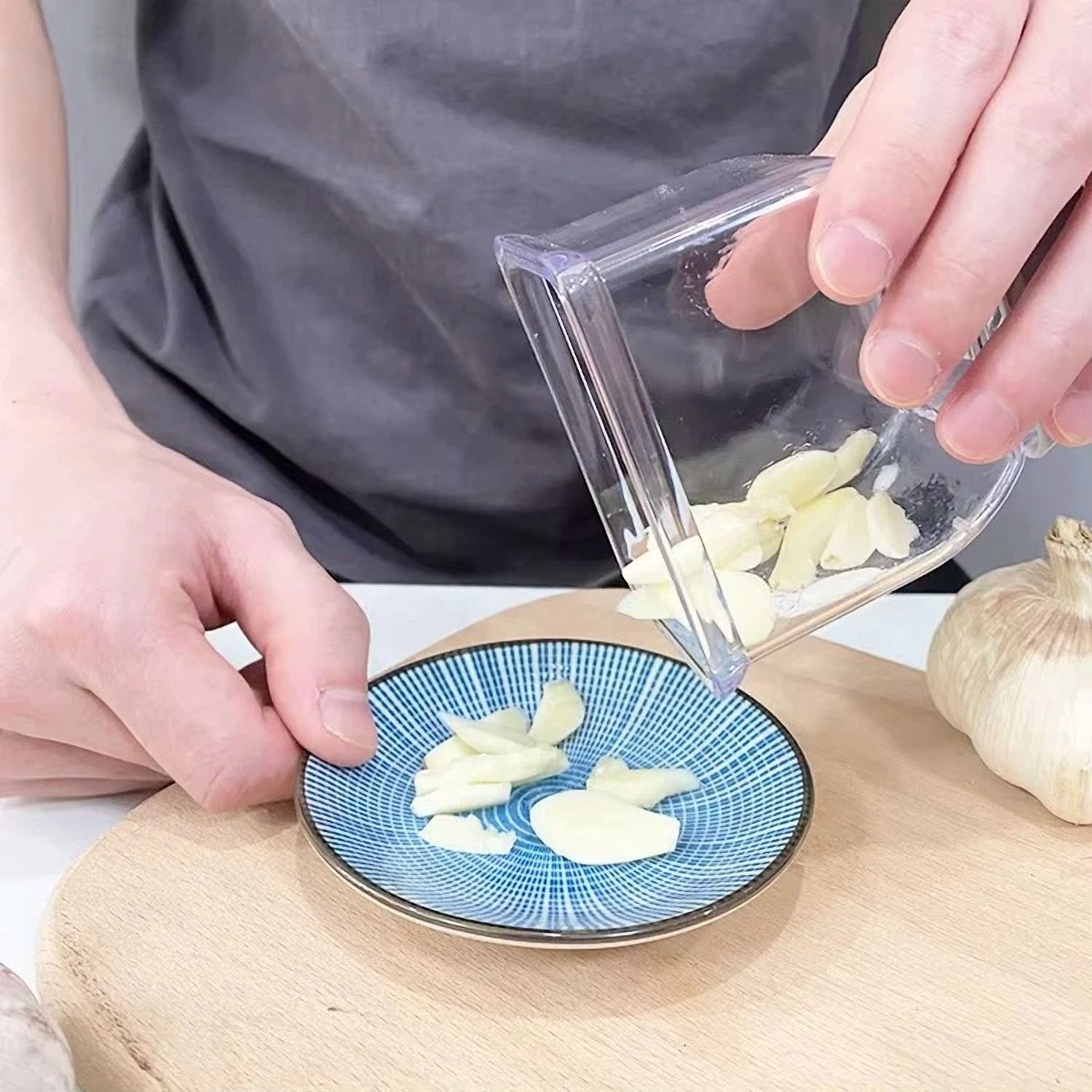 CIRCLE- Manual Pressing Garlic Grinding Grater Cutter Cooking Tool Garlic Peeler