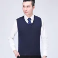 thumbnail image 4 of Suéteres de punto de negocios para hombres Chaleco rojo Cuello en V Ropa de hombre Chaleco sin mangas Negro Elegante Invierno 2024 Nuevo en Y2k Vintage, 4 of 4
