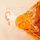 thumbnail image 4 of Juguete de descompresión Tangerine Squishy | Cáscara de naranja súper suave de rebote lento | Pelota de compresión para aliviar el estrés sensorial | Diseño realista | Duradero que no se seca | 1, 4 of 5