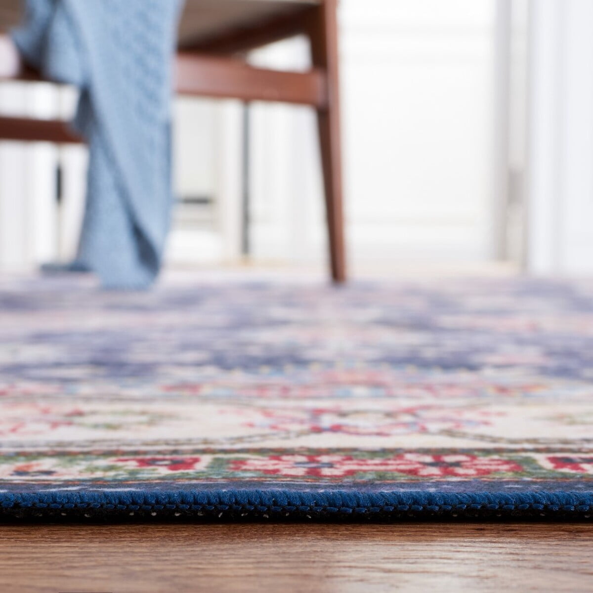 SAFAVIEH Tucson Paisley Traditional Machine Washable Area Rug, 5' x 8', Navy/Beige