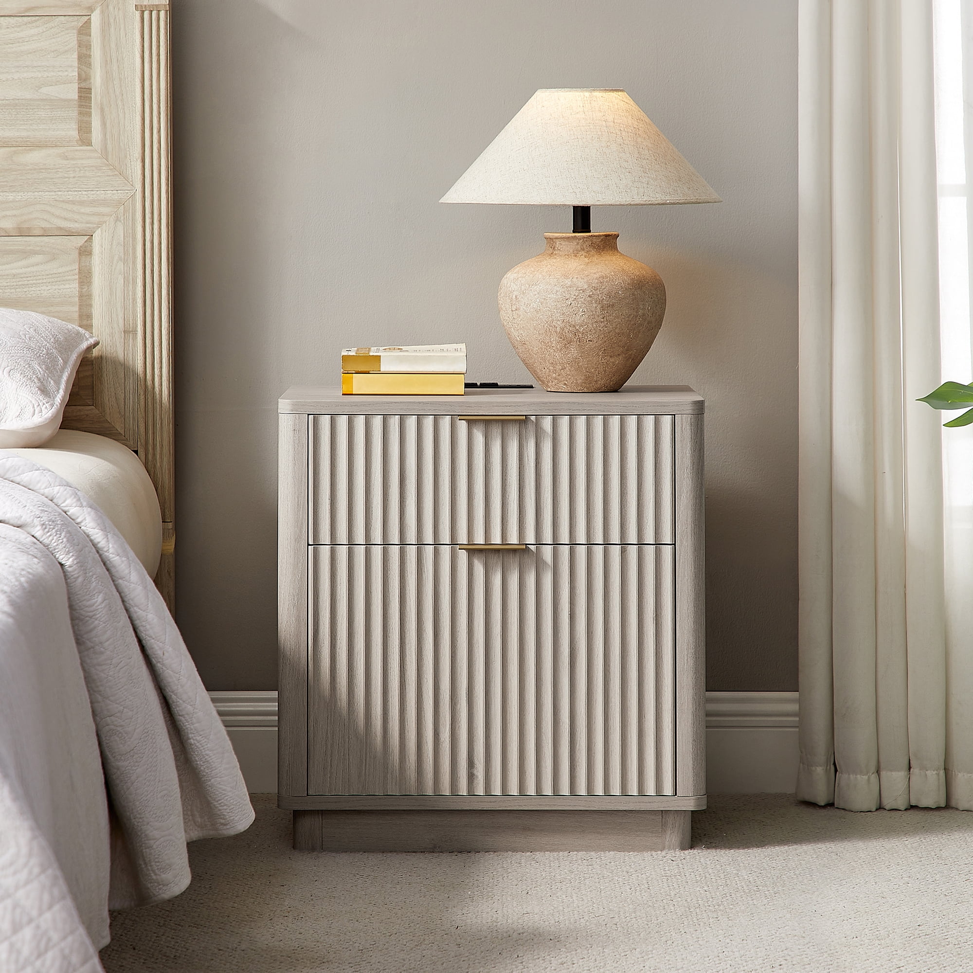 KeyWhat 23" Fluted 2-Drawer Nightstands Set of 2 with Charging Station & Curved Edges