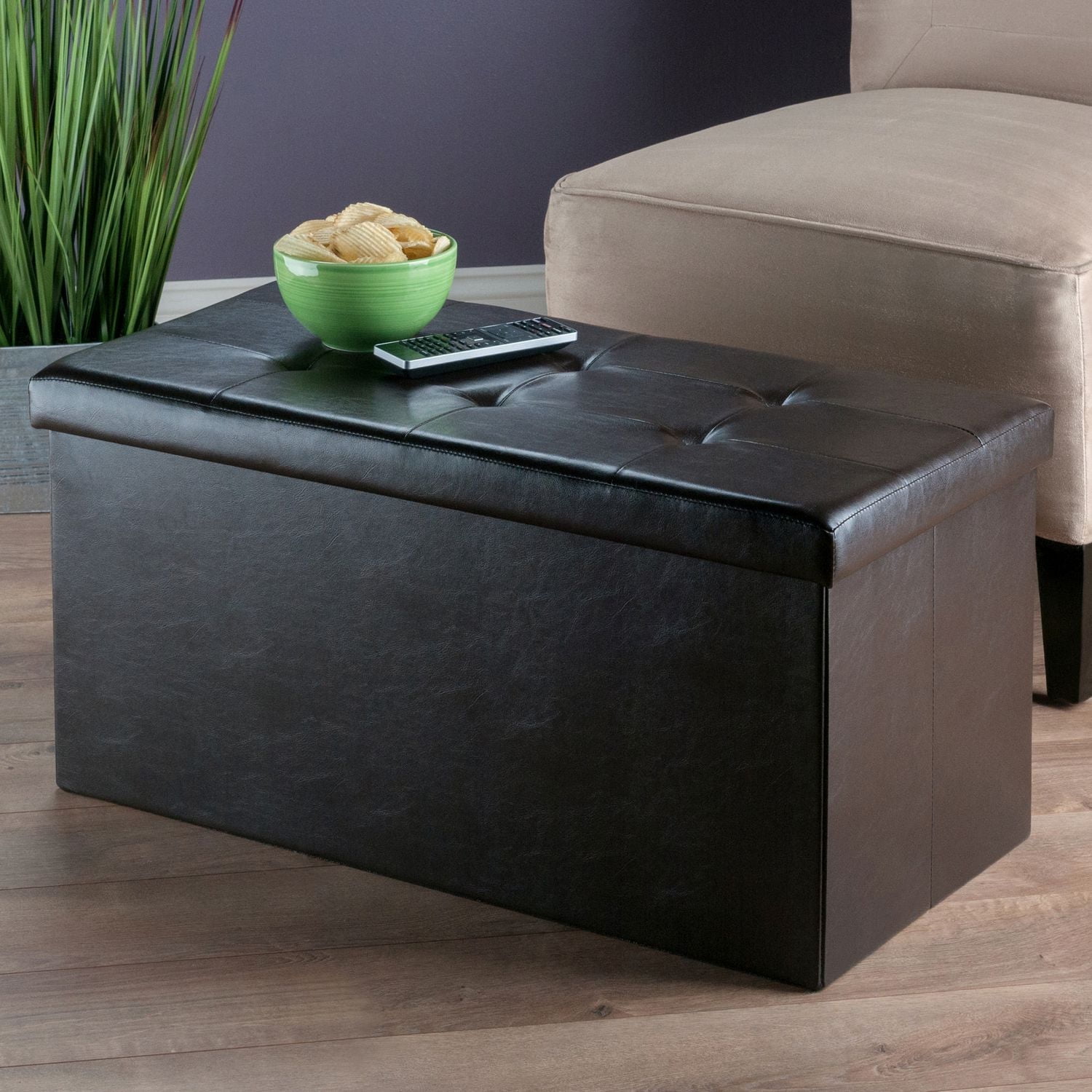 Pouf Ashford de Winsome en faux cuir avec espace de rangement