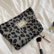 thumbnail image 4 of Bolsa de cosméticos de pana con estampado de leopardo vintage, bolsa de mano portátil para cambiar el lápiz labial, bolsa de almacenamiento de lavado portátil para mujeres, 4 of 6
