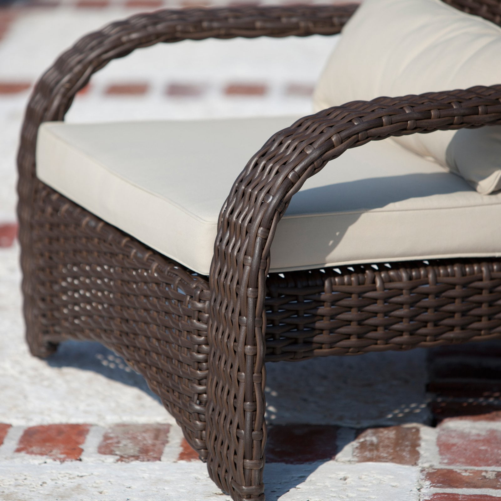 Deluxe coconino patio chair with cushion hot sale