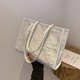 thumbnail image 5 of Bolso de hombro blanco para mujer, nuevo bolso de hombro con textura de nicho francés de moda 2022, bolso de mano portátil para mujer, 5 of 5
