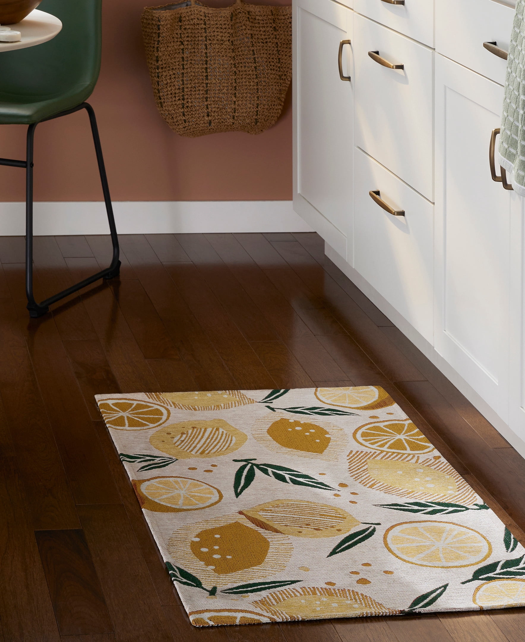 TOWN & COUNTRY LUXE Livie Fresh Lemon Everwash® Washable Multi-Use Decorative Rug, Kitchen Rug, Low-Profile Door Mat, Bedroom Rug and Dorm Room Rug with Non-Slip Backing, Cream, 24"x40"