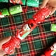 thumbnail image 5 of Paquete de 8 regalos de Navidad para fiestas de mesa SURCVIO para niños y adultos, 5 of 6