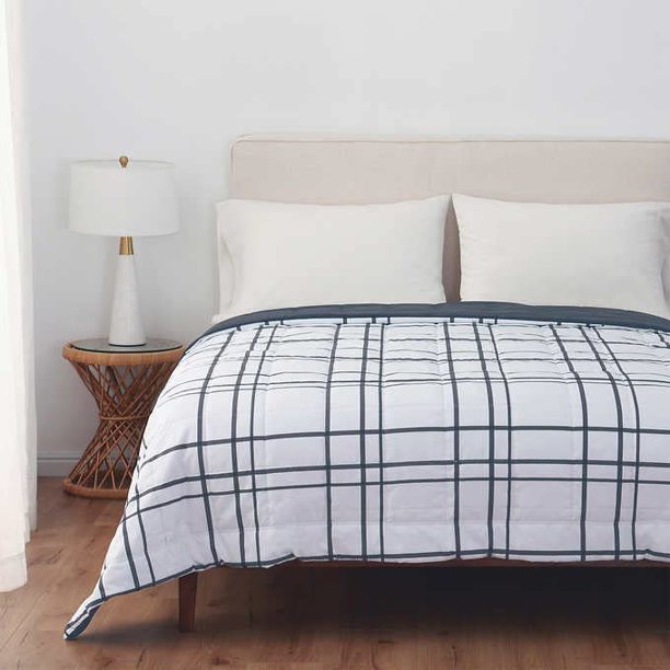 Down Alternative Comforter/ Blanket, Reversible,98 X 96in (Queen