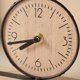 thumbnail image 5 of Reloj de escritorio TANGJMXG hecho a mano creativo mudo de madera para sala de estar dormitorio, 5 of 5