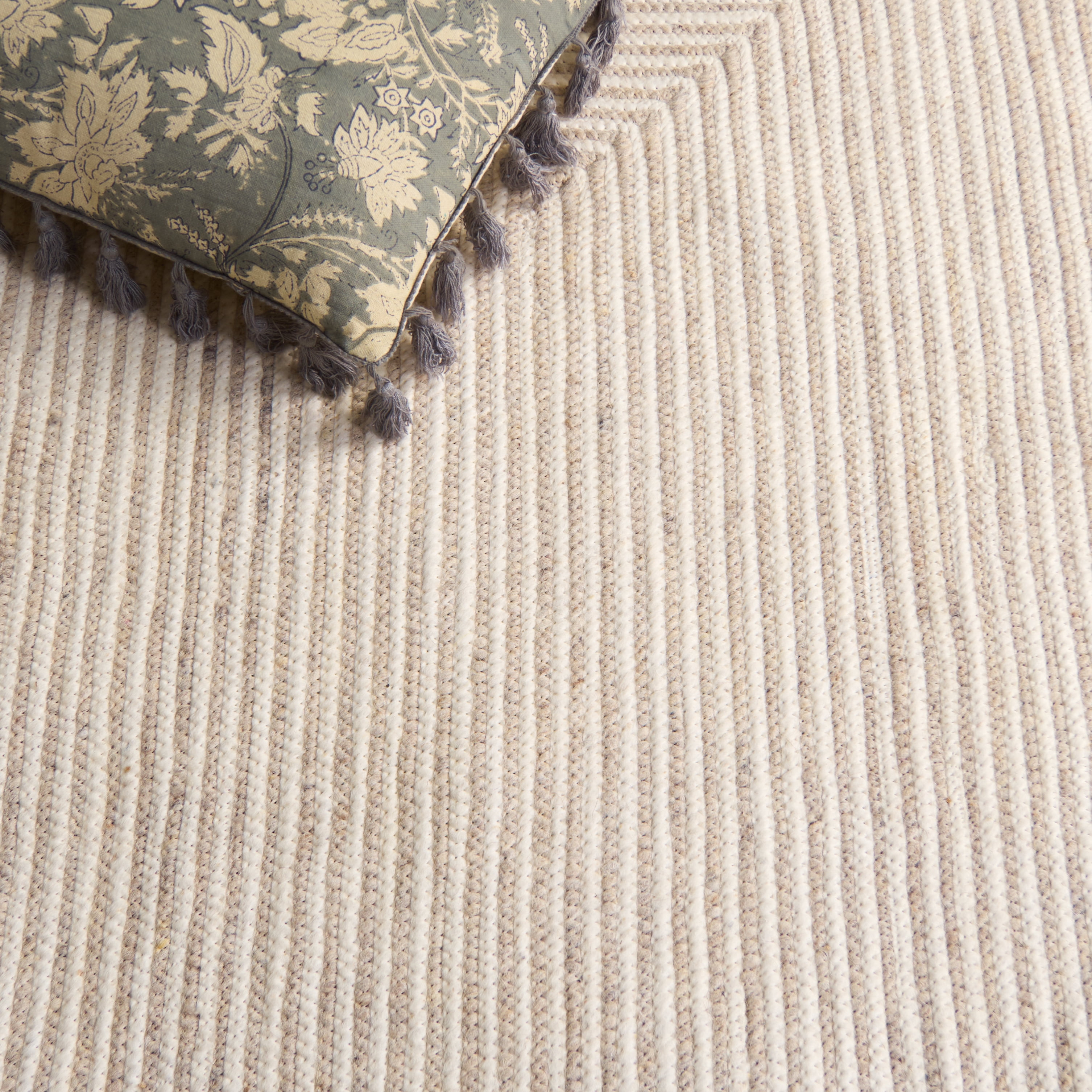 SAFAVIEH Braided Lars Geometric Reversible Area Rug, Beige/Ivory, 4' x 6'