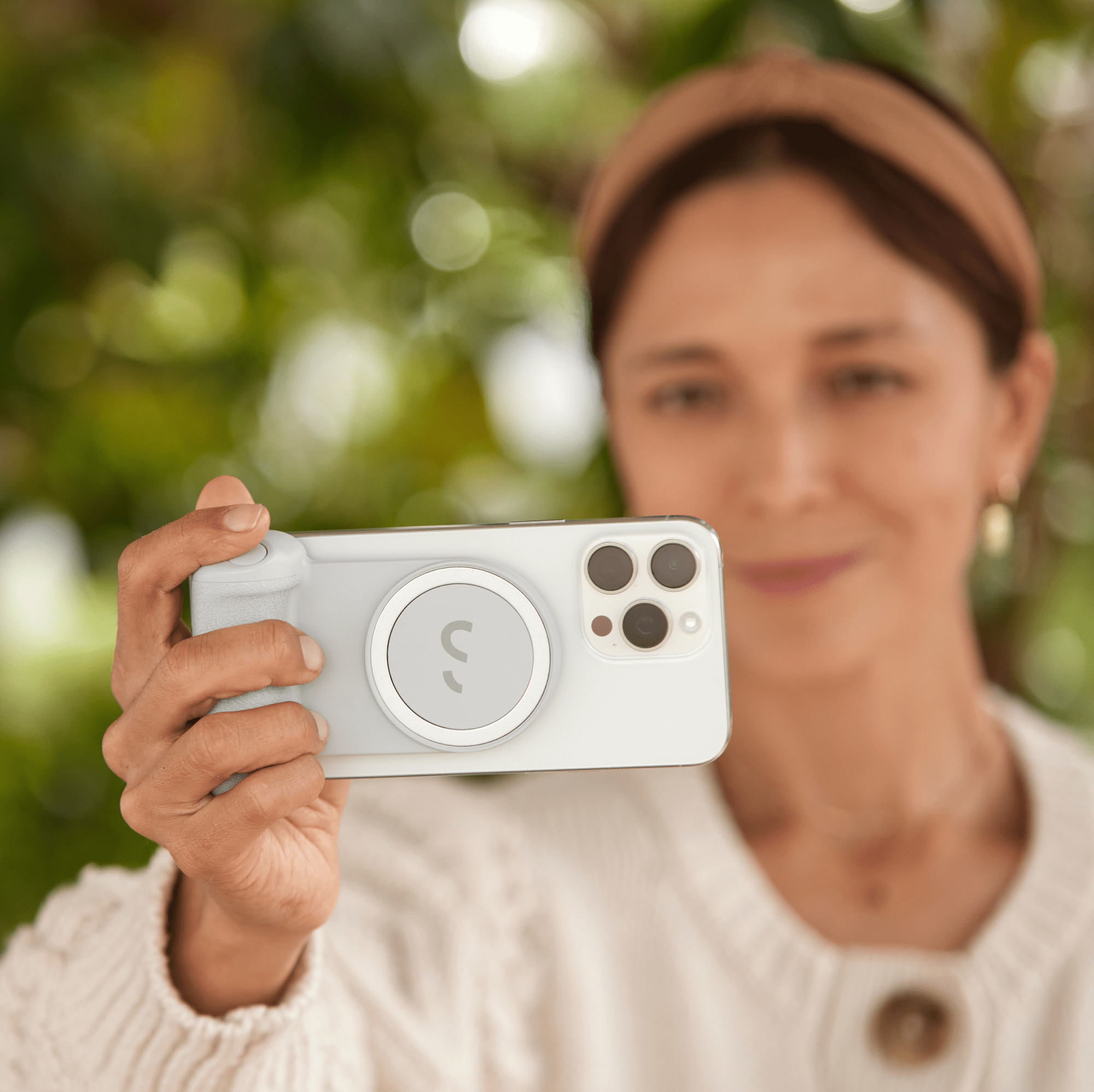 ShiftCam SnapGrip Magnetic Smartphone Battery Grip - Stone