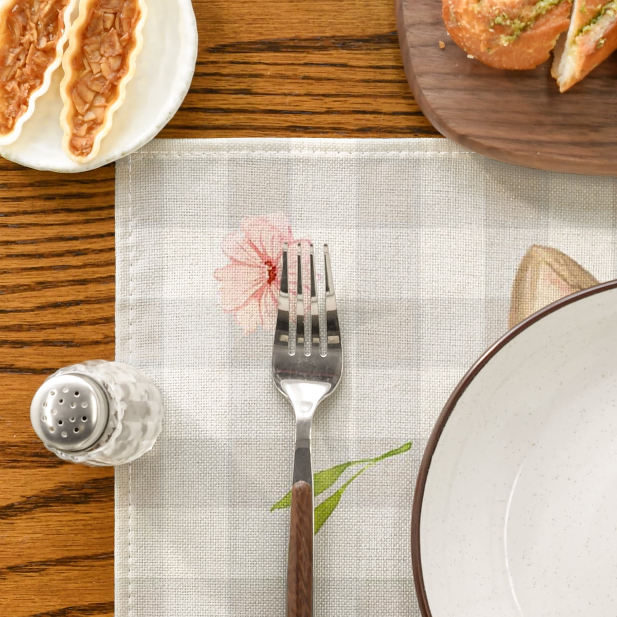 Smile 12 Set Total 48PCS Seasonal Decorative Placemats, All Season Polyester Durable Vintage Rustic Table Mats for Kitchen Home Farmhouse Cabin Decor Holiday Celebration