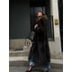 thumbnail image 3 of Abrigo largo de piel sintética con cuello en V para mujer, abrigo cálido de manga larga, felpa esponjosa elegante, ropa de abrigo gruesa elegante, moda de invierno, 3 of 5