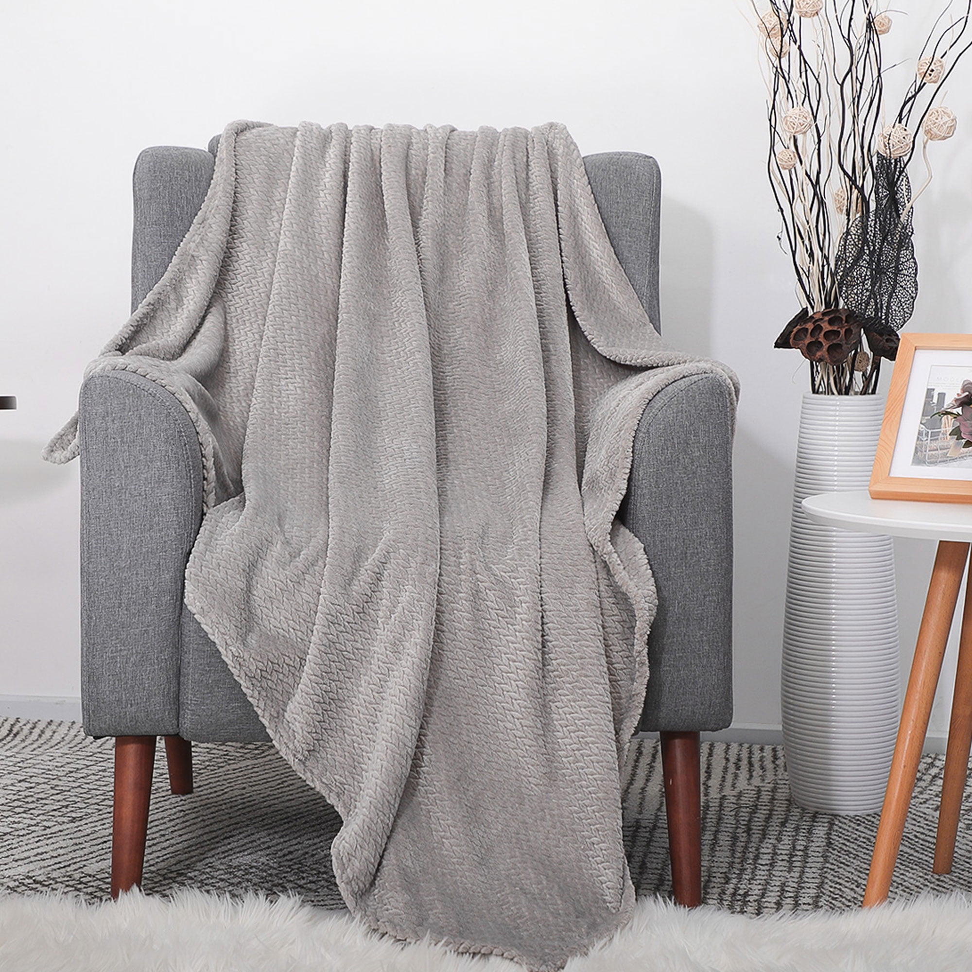 PAVILIA Fleece Blanket Throw | Super Soft, Plush, Luxury Flannel 
