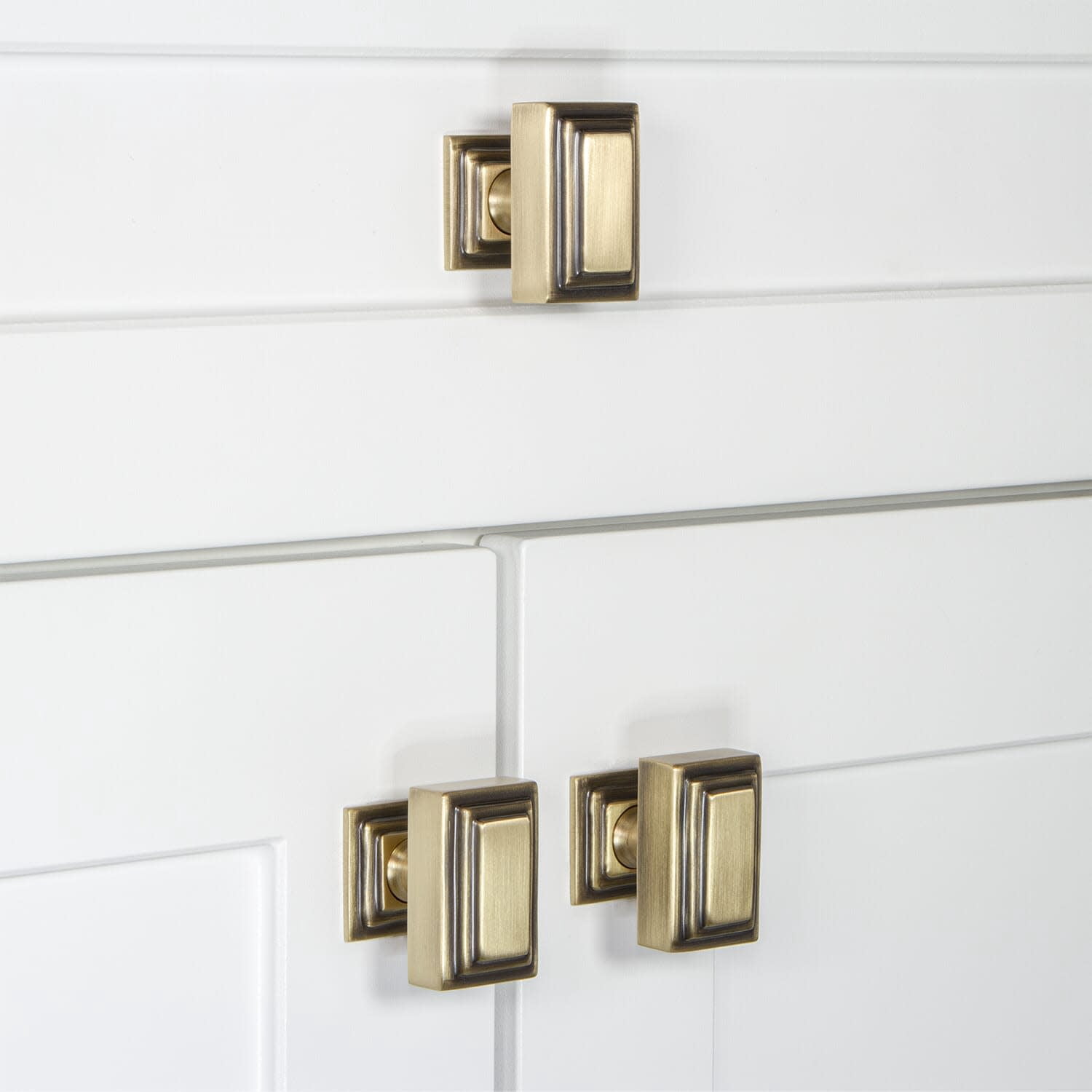 Grandeur 804675 Carre 1-3/4” Crystal Rectangular Emerald Cut Cabinet Knob - Brass