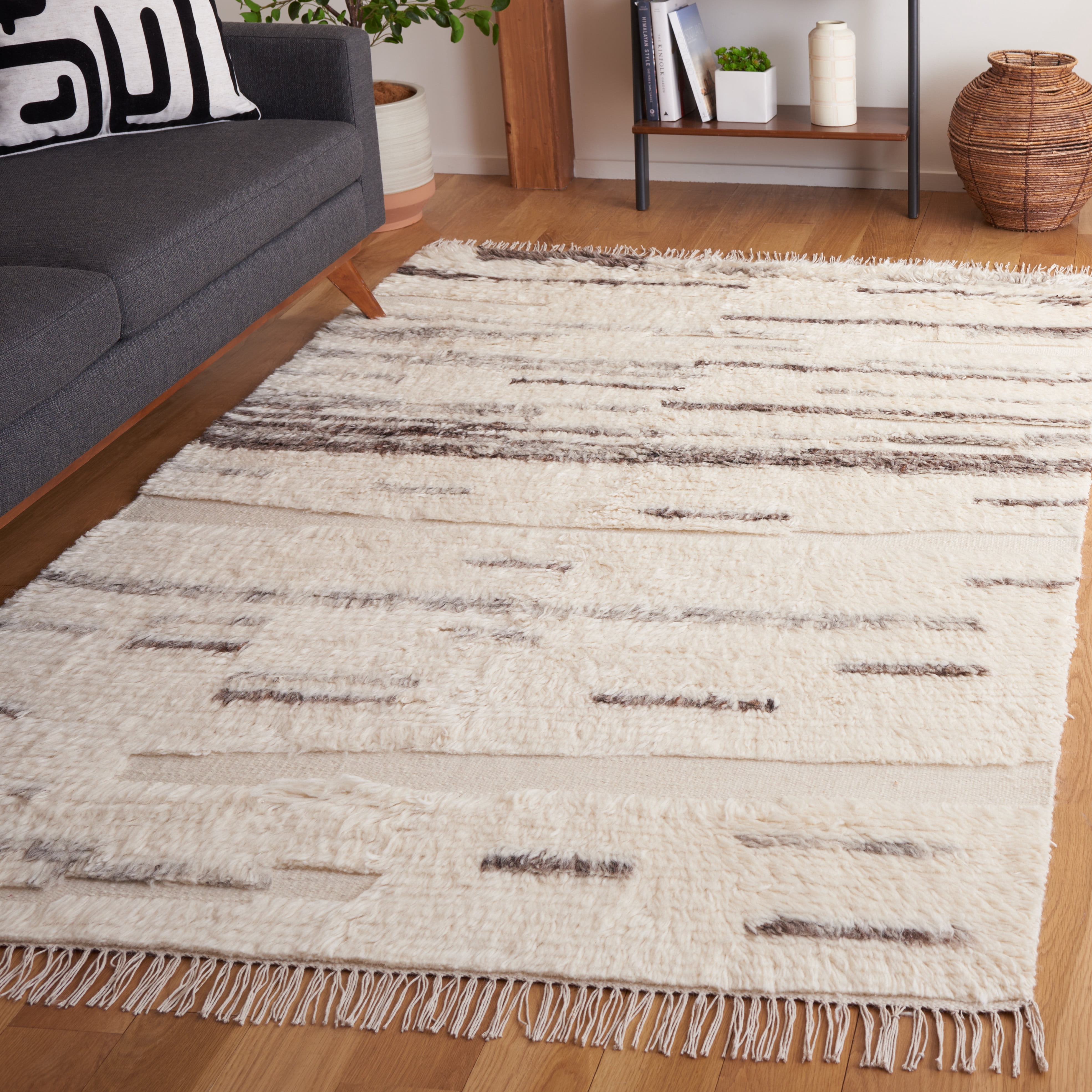 SAFAVIEH Kenya Avalon Distressed Area Rug, Gray/Ivory, 5' x 8'