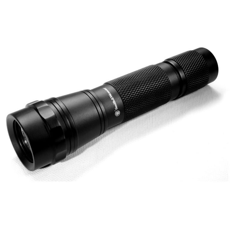 Smith & Wesson Delta Force CREE LED 204 Lumens Flashlight Smith & Wesson Delta Force CREE LED 204 Lumens Flashlight