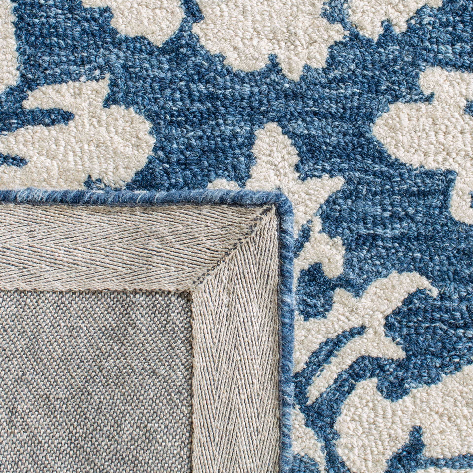 SAFAVIEH Micro-Loop Meridith Floral Area Rug, Blue/Ivory, 9' x 12'
