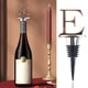 thumbnail image 1 of Tapón de botella de vino con alfabeto personalizado | Materiales de aleación y grado alimenticio premium | 26 Cartas iniciales | Toppers de vino reutilizables | 4" de altura | Regalos de Fiesta |, 1 of 5