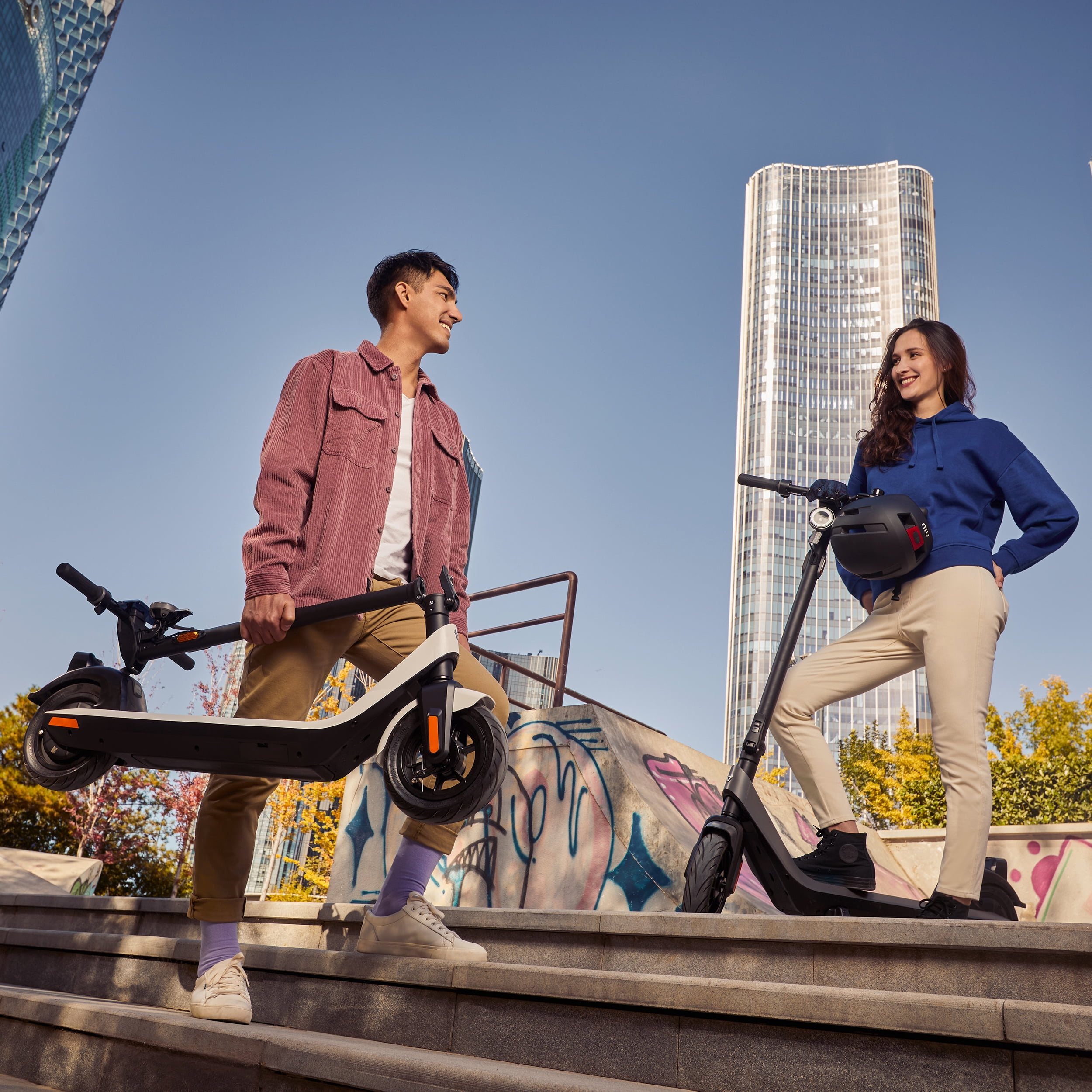 NIU KQi2 Pro Electric Scooter 300W Power 25 Miles Long Range Max Speed 17.4MPH Portable Foldable Commuting