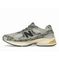 thumbnail image 2 of New Balance Men's 2010 Joe Freshgoods Bag Lady Shoes, from StockX, 2 of 5