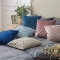 thumbnail image 4 of Funda de almohada de rejilla cuadrada bordada de terciopelo de color sólido, funda de cojín de sofá de terciopelo de modelo liviano para habitación, 4 of 6