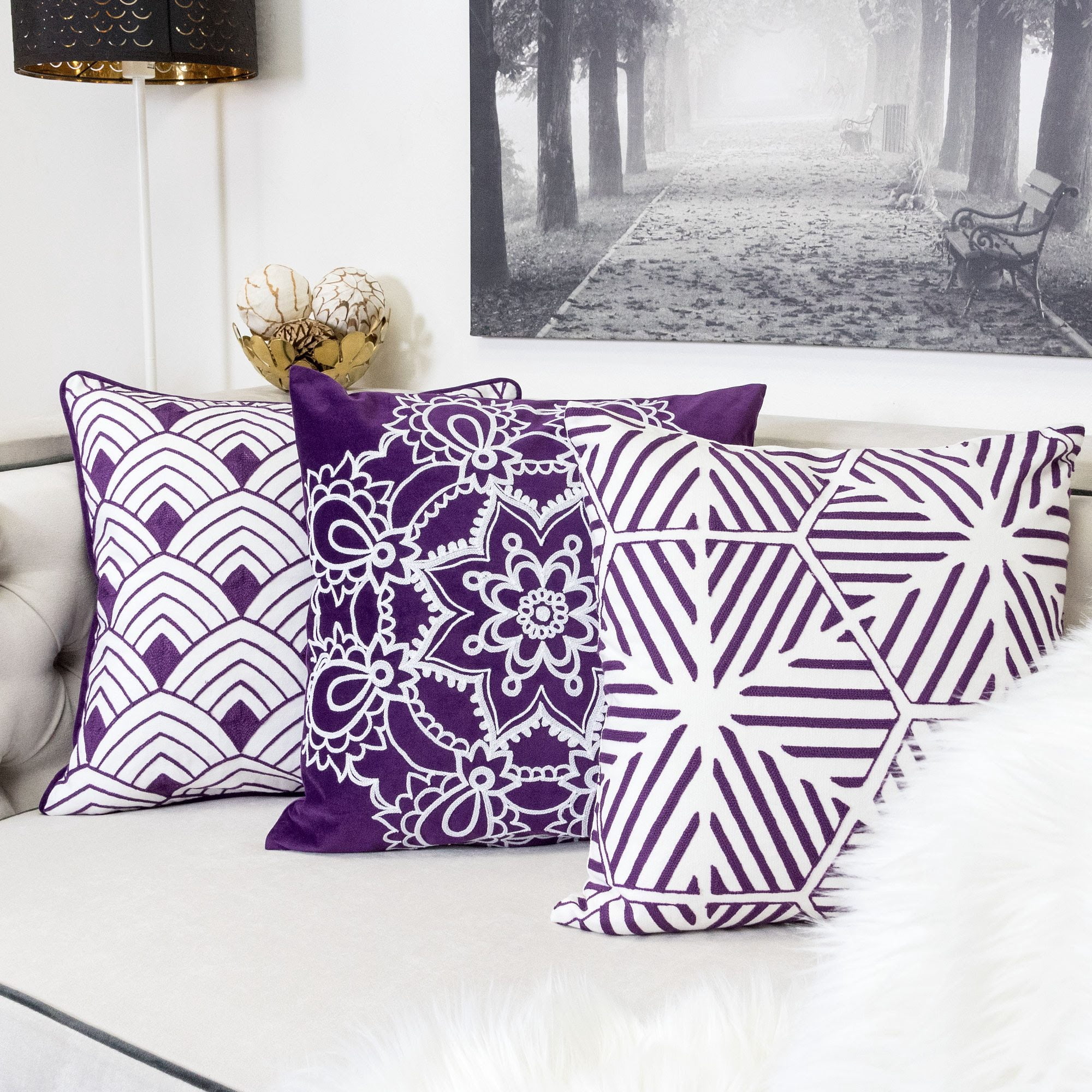 Lilly Purple Abstract Polyester 20 in. x 20 in. Throw Pillow (Set of 2)