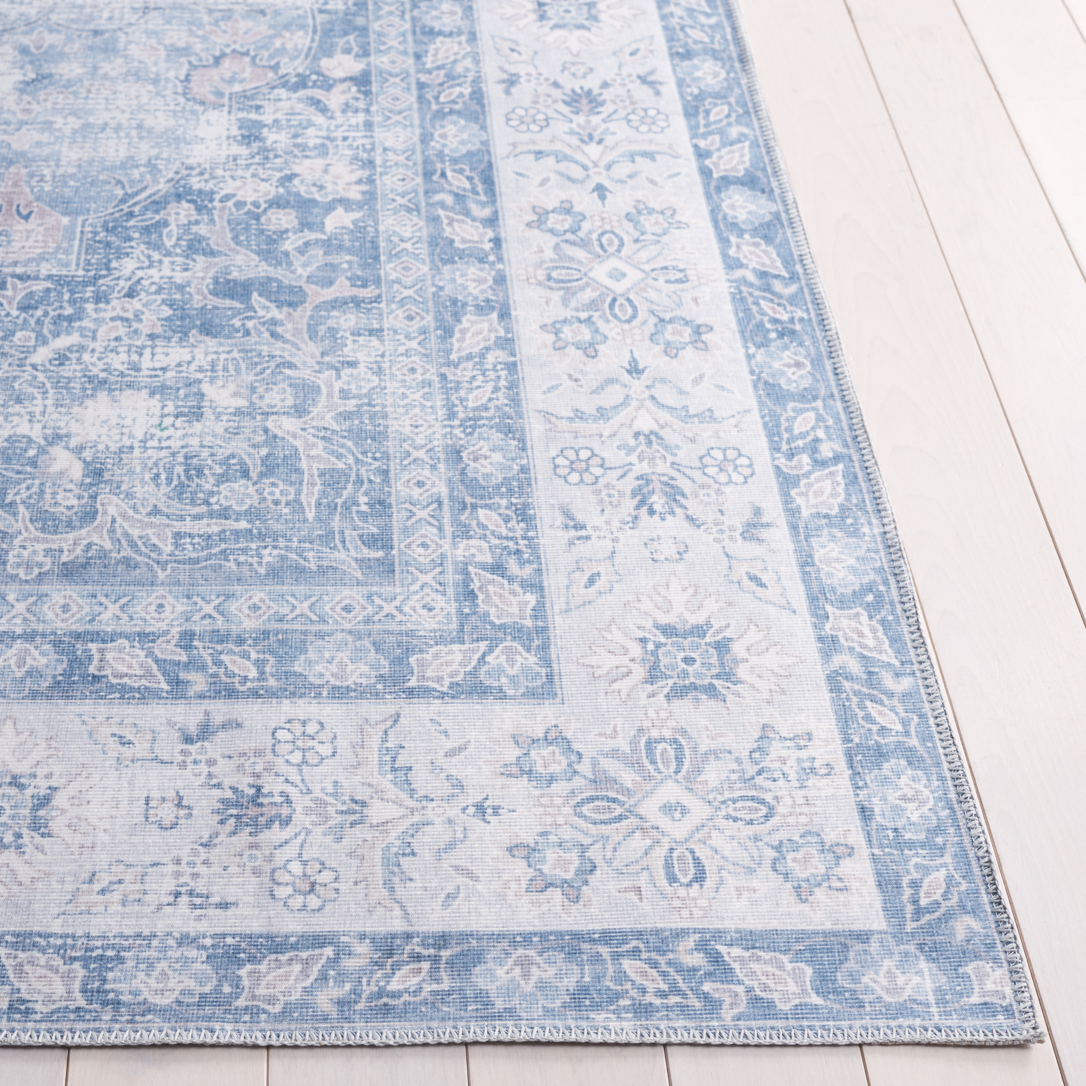 SAFAVIEH Arizona Melinda Medallion Polyester Area Rug, Light Blue/Blue, 5' x 8'