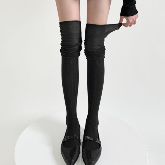 TINZ Chaussettes Rouges d'Automne et d'Hiver pour Femmes Modèles Catwalk Rouges avec Chaussettes au Genou et Bas d'Ancrement Empilés. Nylons avec Jarretelles Résille Shorts Lingerie pour Poupées