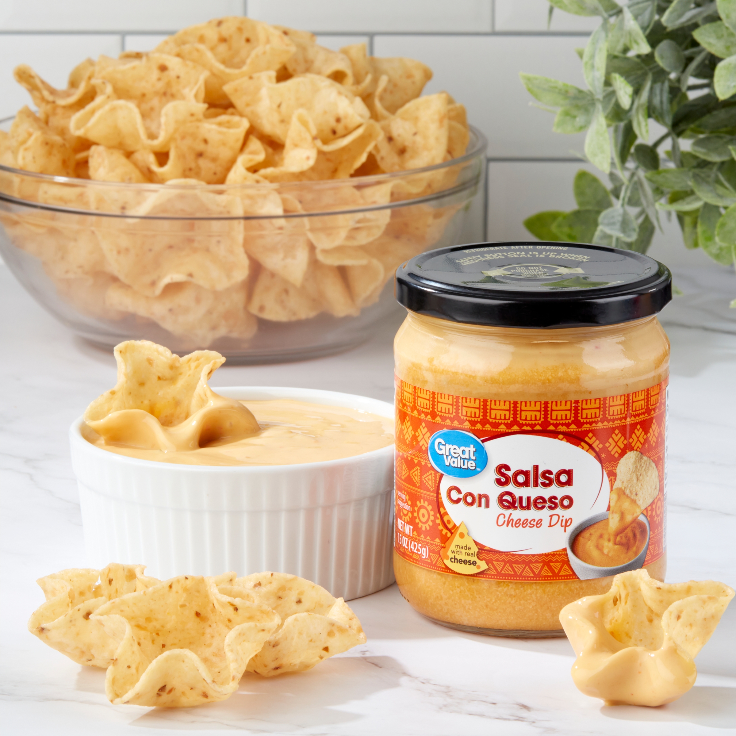 Great Value Salsa Con Queso Cheese Dip, 15 oz - image 2 of 8