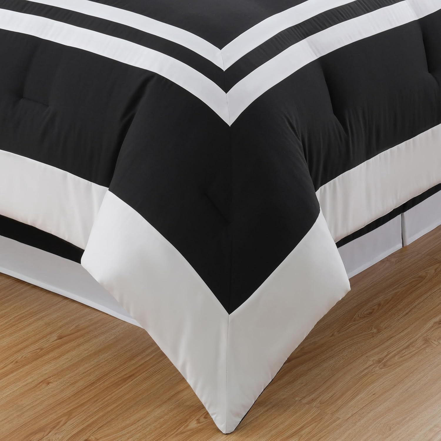 Chezmoi Collection Caprice 7-Piece Hotel Style Comforter Set King Size, Black/White Square Pattern Color Block Bedding with Decorative Pillows, Luxurious Lightweight All Season Bed Set