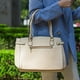thumbnail image 4 of Bolsa Tote Camille Bolsa de Mano Asas Largas Beige, 4 of 10