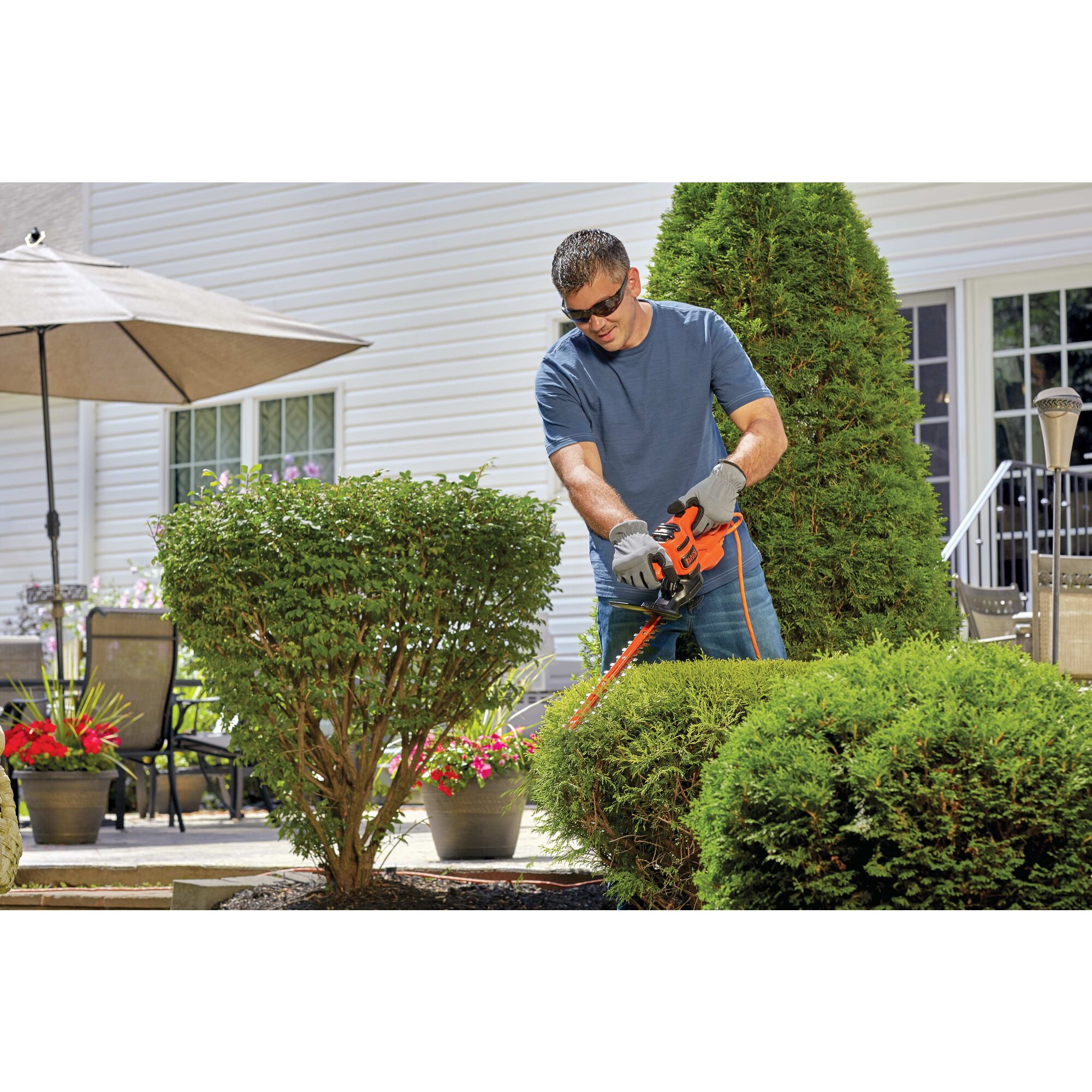 Black+Decker 17" Corded Electric Hedge Trimmer, 3.2 Amp photo 6