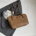 thumbnail image 4 of Bolso de mano de gran capacidad para mujer, bolso de hombro informal y versátil, bolso de clase para estudiantes universitarios, verano 2024, 4 of 5