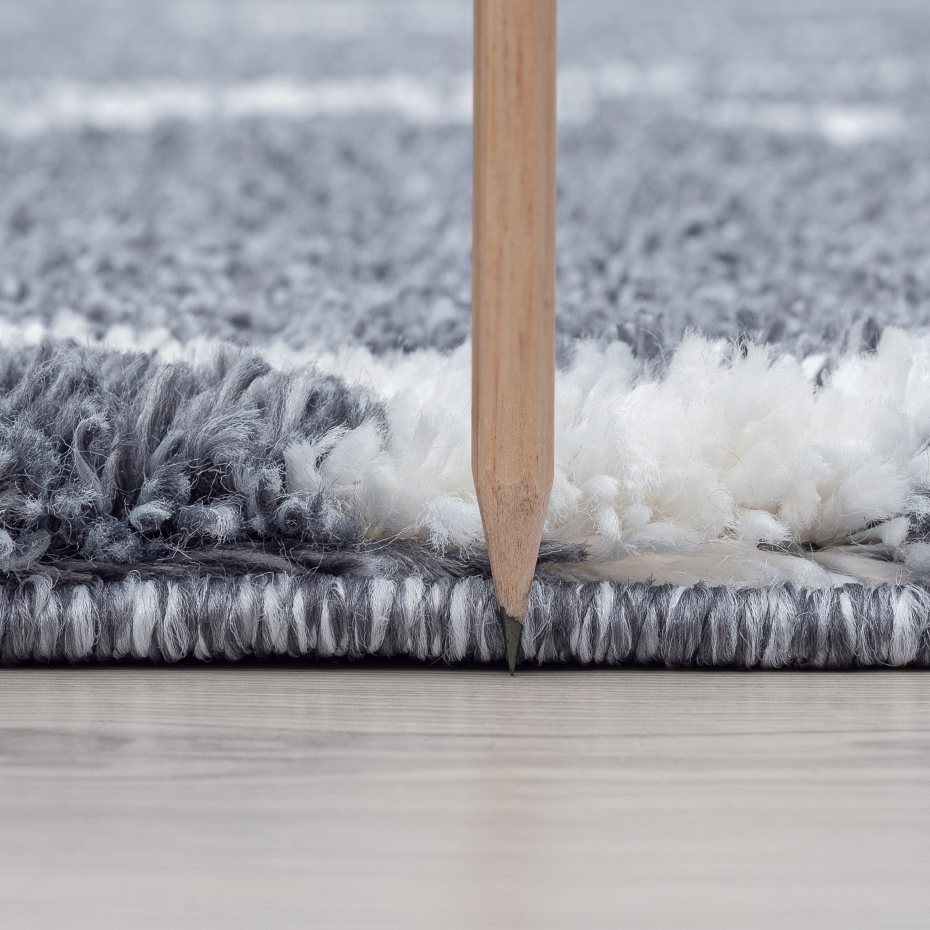 Shag 4x6 Area Rug Thick (3'11'' x 5'3'') Geometric Dark Gray, Cream Indoor Rectangle Easy to Clean