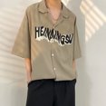thumbnail image 4 of Camisa con cuello entallado para hombre, Camisa ajustada informal con estampado de letras y hombros caídos, media manga para verano, 4 of 8