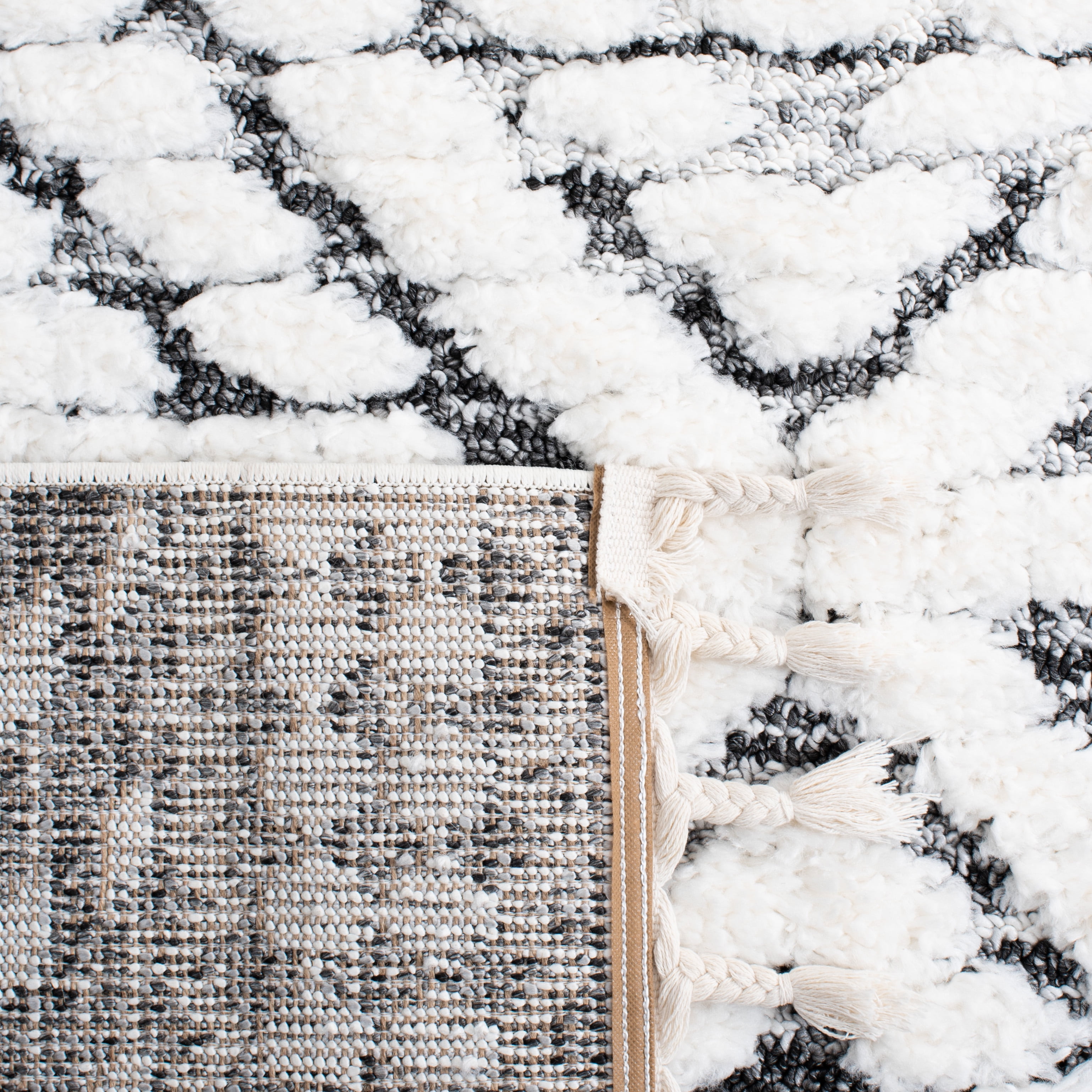 SAFAVIEH Moroccan Tassel Nessa Diamond Shag Area Rug, Ivory/Grey, 5'3" x 7'6"