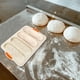 thumbnail image 4 of Molde de silicona antiadherente de 4 cavidades para pan de masa madre, baguettes y panecillos caseros (1 unidad, 34 x 23,8 x 2,5 cm, blanco) Rkxzt, 4 of 8