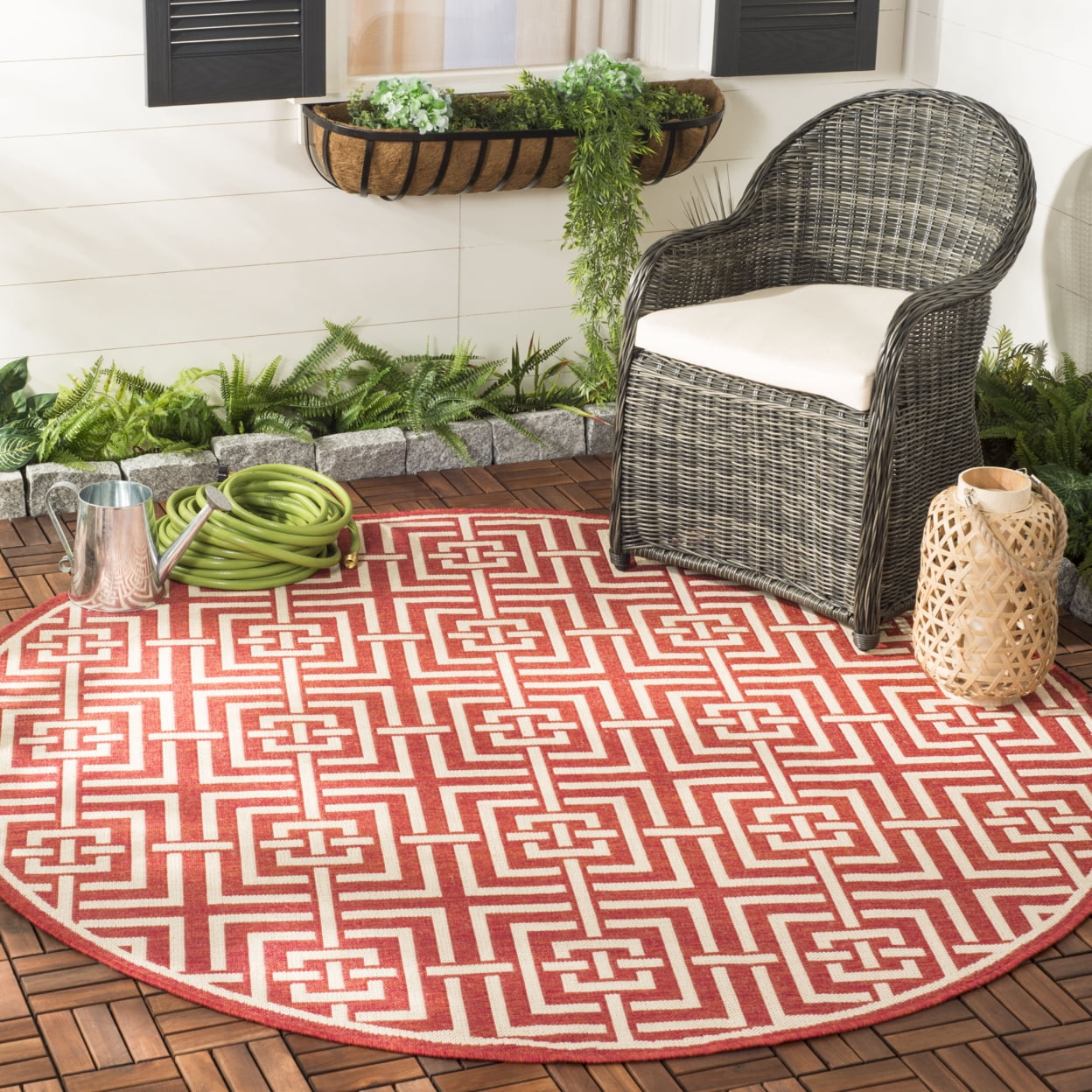 SAFAVIEH Beach House Bethanie Geometric Indoor/Outdoor Area Rug, Red/Creme, 4' x 6'