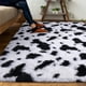 thumbnail image 3 of Alfombra DweIke 152x244 cm de Peluche Suave Estampado de Vaca en Blanco y Negro, 3 of 9