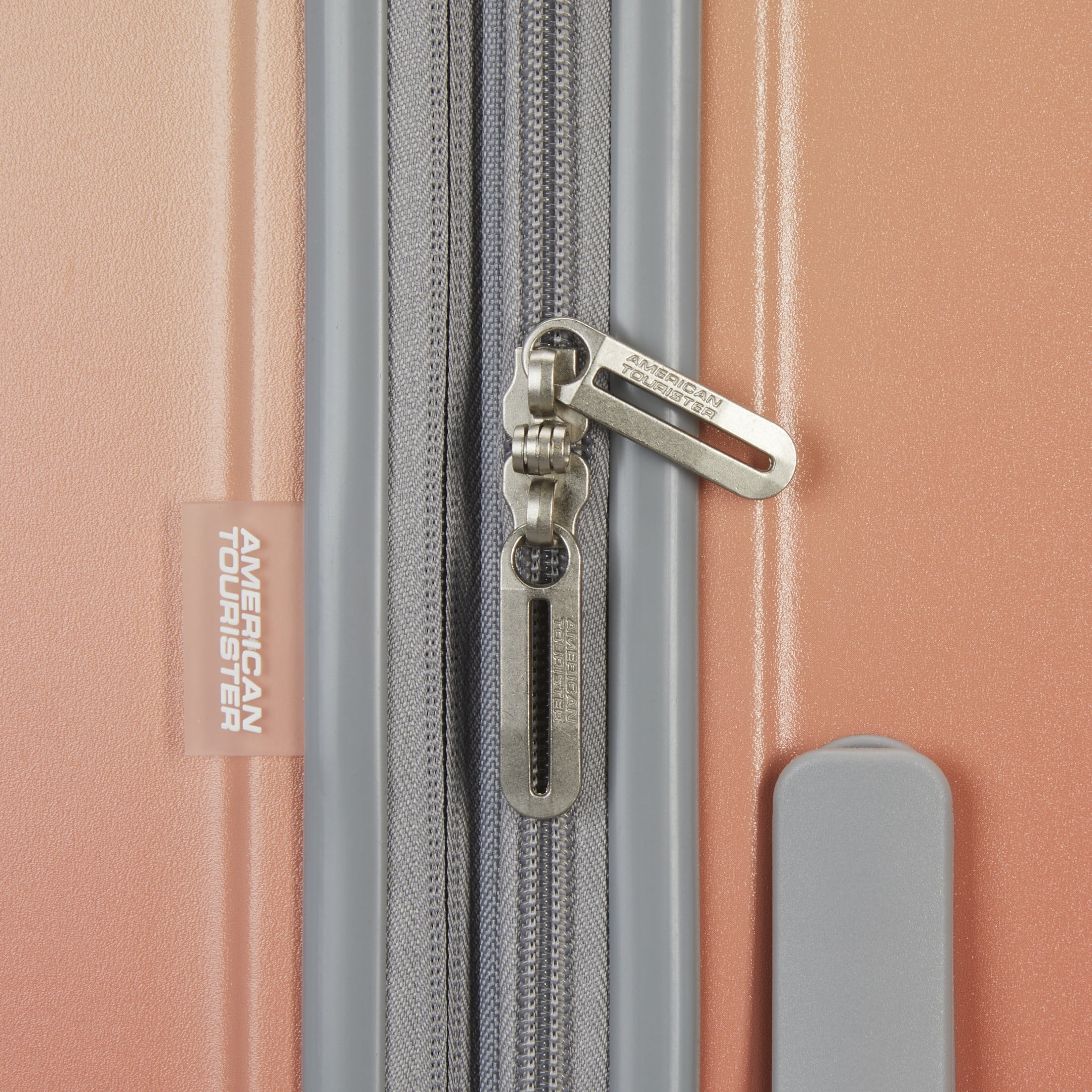 American Tourister Moonlight II 20-Inch Carry On Luggage with Spinner Wheels - Ombre Peach