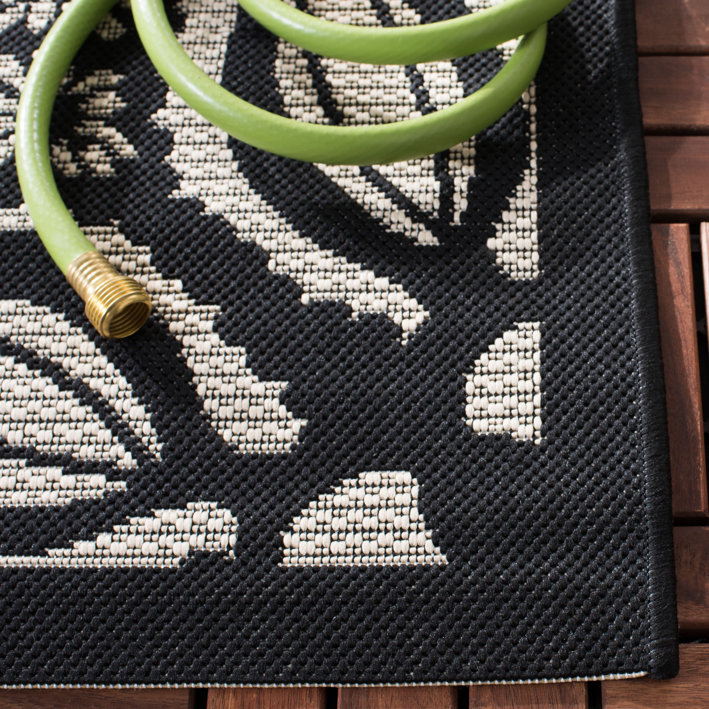 Safavieh Courtyard Millicent Medallion Indoor/Outdoor Area Rug, Beige/Black, 4' x 5'7"