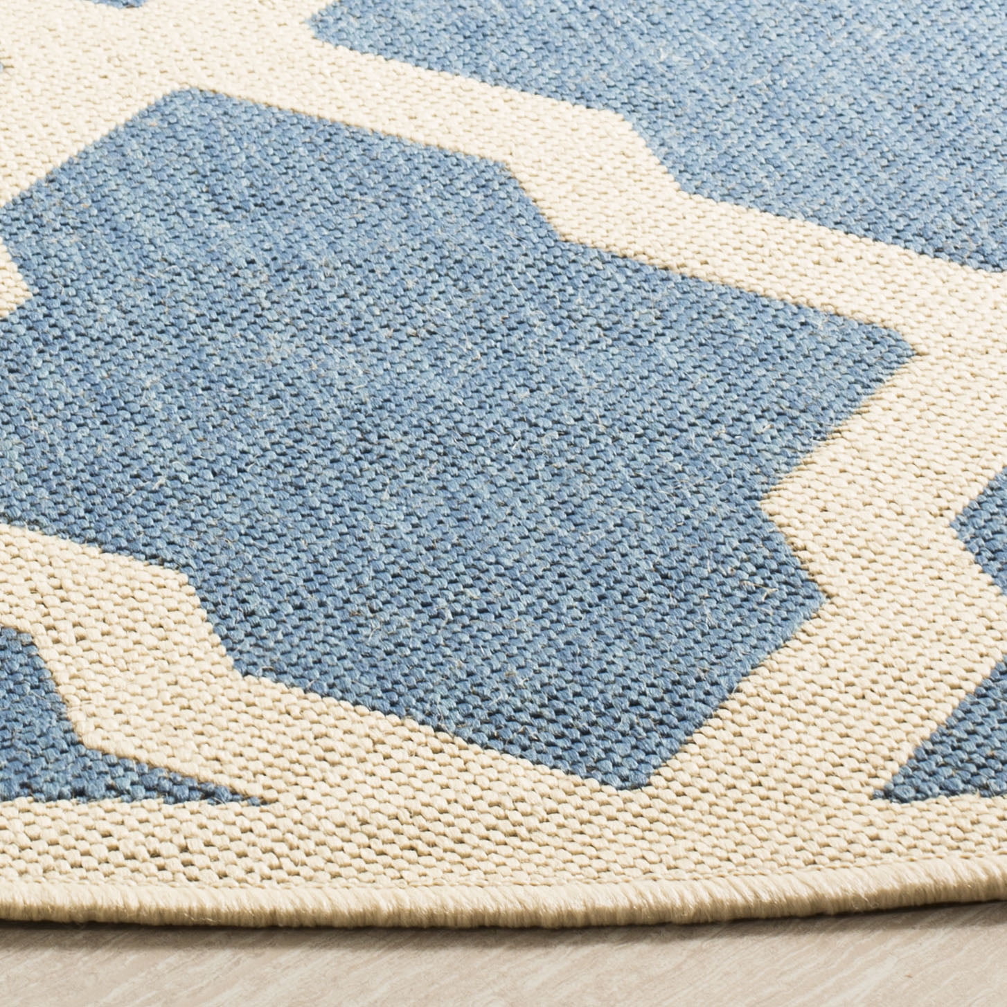 Safavieh Linden Gamal Geometric Indoor/Outdoor Area Rug, Blue/Creme, 6'7" x 6'7" Round