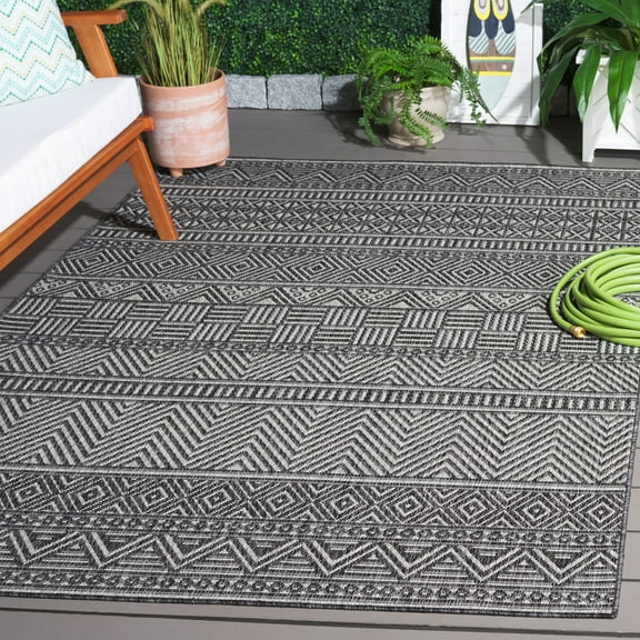SAFAVIEH Beach House Jolanta Geometric Indoor/Outdoor Area Rug, Charcoal/Gray, 5'3" x 7'6"