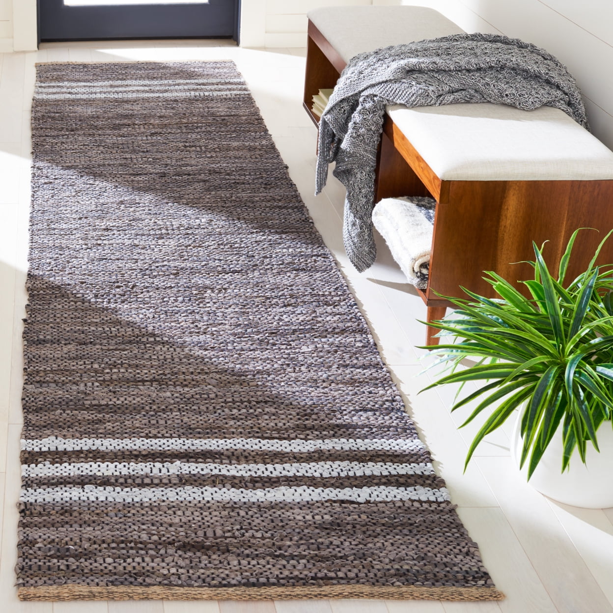 SAFAVIEH Vintage Leather Grace Striped Area Rug, Silver/Ivory, 5' x 8'