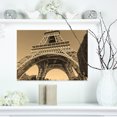 thumbnail image 1 of Tour Eiffel Iconique de Paris depuis le Sol - Impression sur Toile Paysage Urbain, 1 of 3